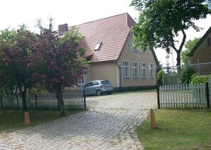 Free self-parking - Ferienwohnung Marienkäfer (Lebus)