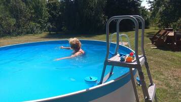 Hồ bơi ngoài trời phục vụ theo mùa