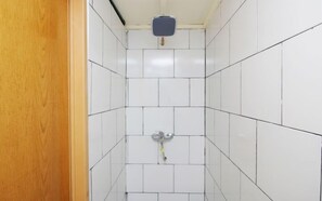 Kahden hengen perushuone, 1 parisänky | Kylpyhuoneen suihku