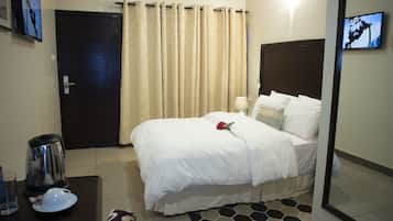 Habitación, 1 cama doble, no fumadores (Pacific) | Edredones de plumas, caja fuerte, escritorio y sistema de insonorización