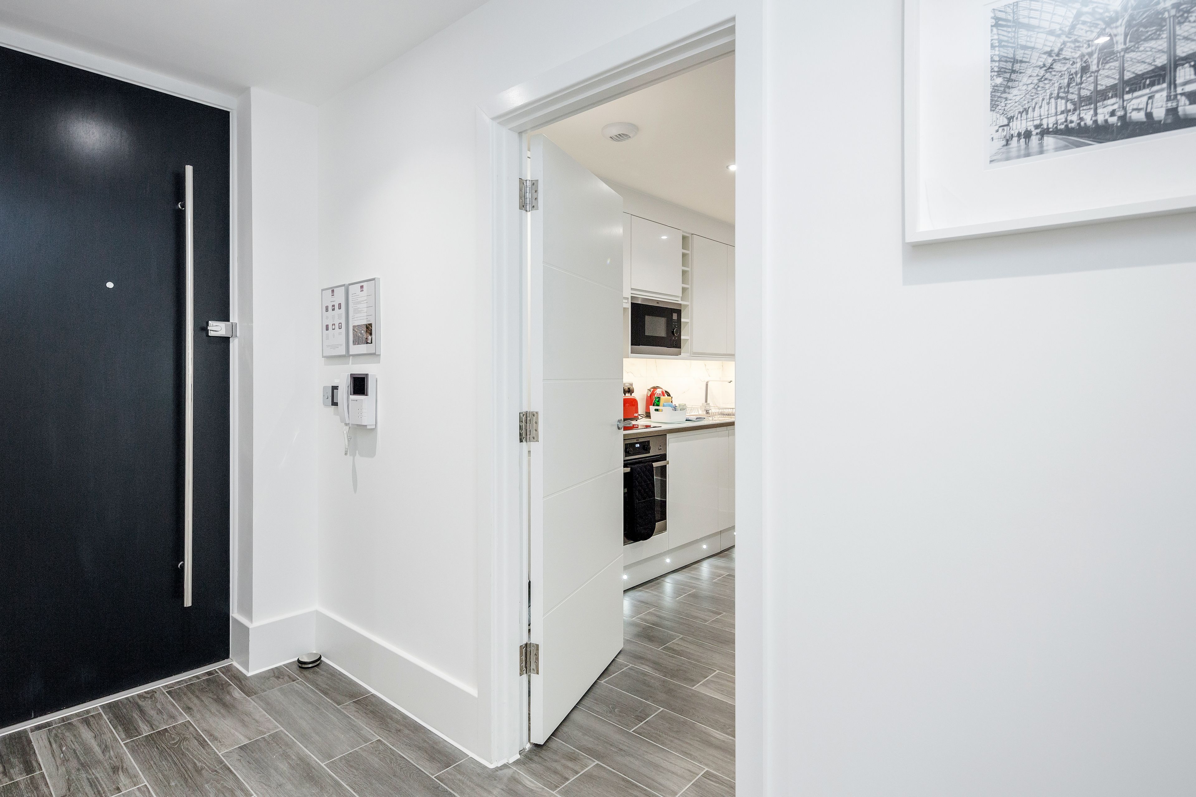 Cofres nos quartos, ferros/tábuas de passar roupa, Wi-Fi de cortesia