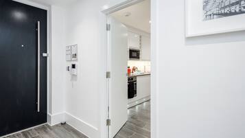 Cofres nos quartos, ferros/tábuas de passar roupa, Wi-Fi de cortesia