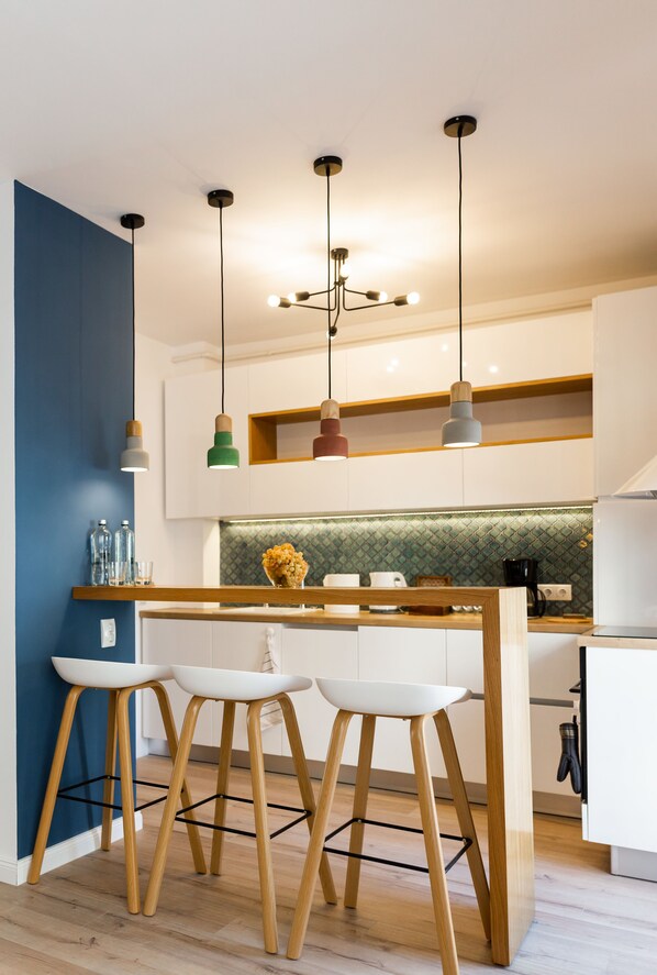 Design-Apartment, 1 Queen-Bett und Schlafsofa, Nichtraucher, Stadtblick | Eigene Kochnische | Großer Kühlschrank, Ofen, Herdplatte, Geschirrspüler