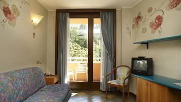 Estudio | Decoración personalizada, muebles diferentes y wifi gratis