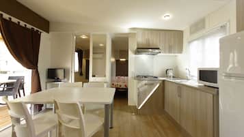 Mobile Home, 3 Bedrooms | Living area | Flat-screen TV, ping pong