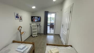 Vila conforto, 4 quartos, vista para a piscina | Roupas de cama premium, frigobar, cofres nos quartos, escrivaninha
