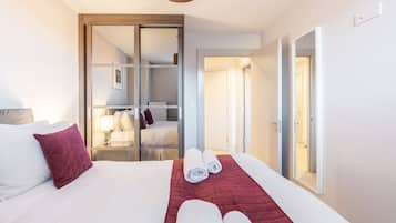 Cofres nos quartos, ferros/tábuas de passar roupa, Wi-Fi de cortesia