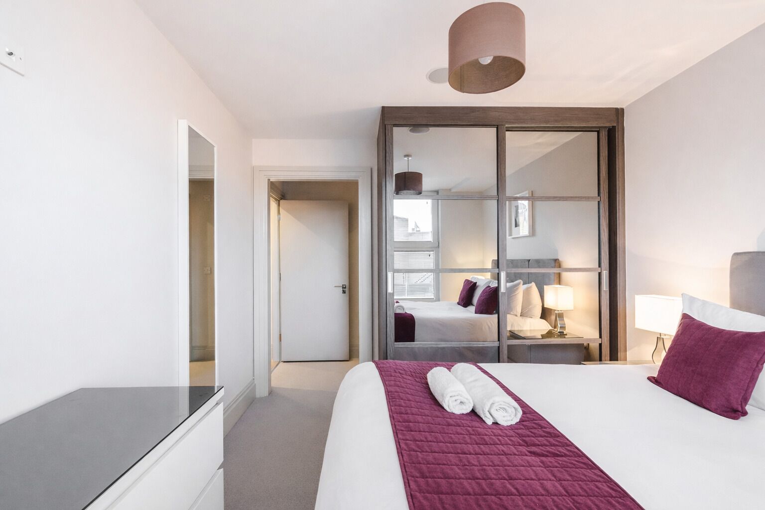 Cofres nos quartos, ferros/tábuas de passar roupa, Wi-Fi de cortesia