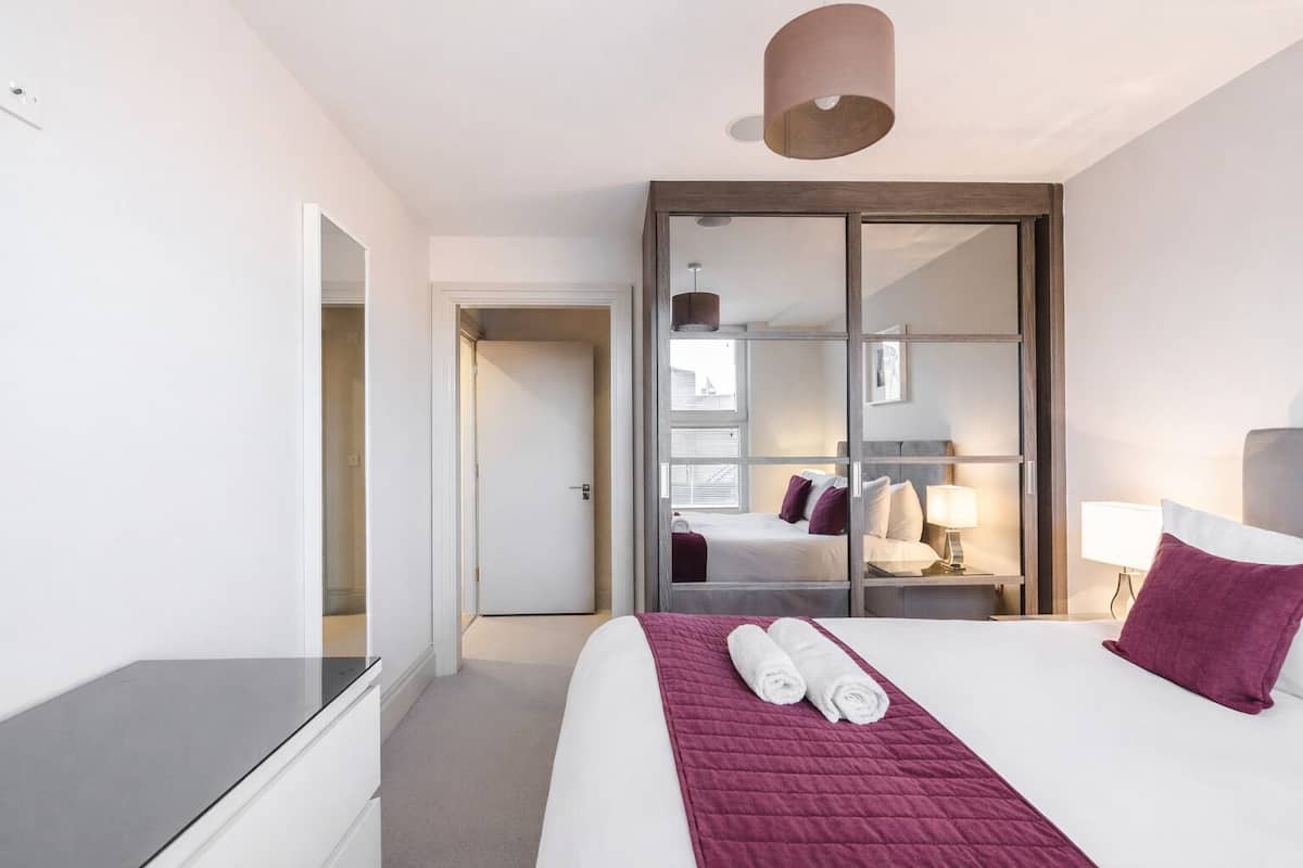 Cofres nos quartos, ferros/tábuas de passar roupa, Wi-Fi de cortesia