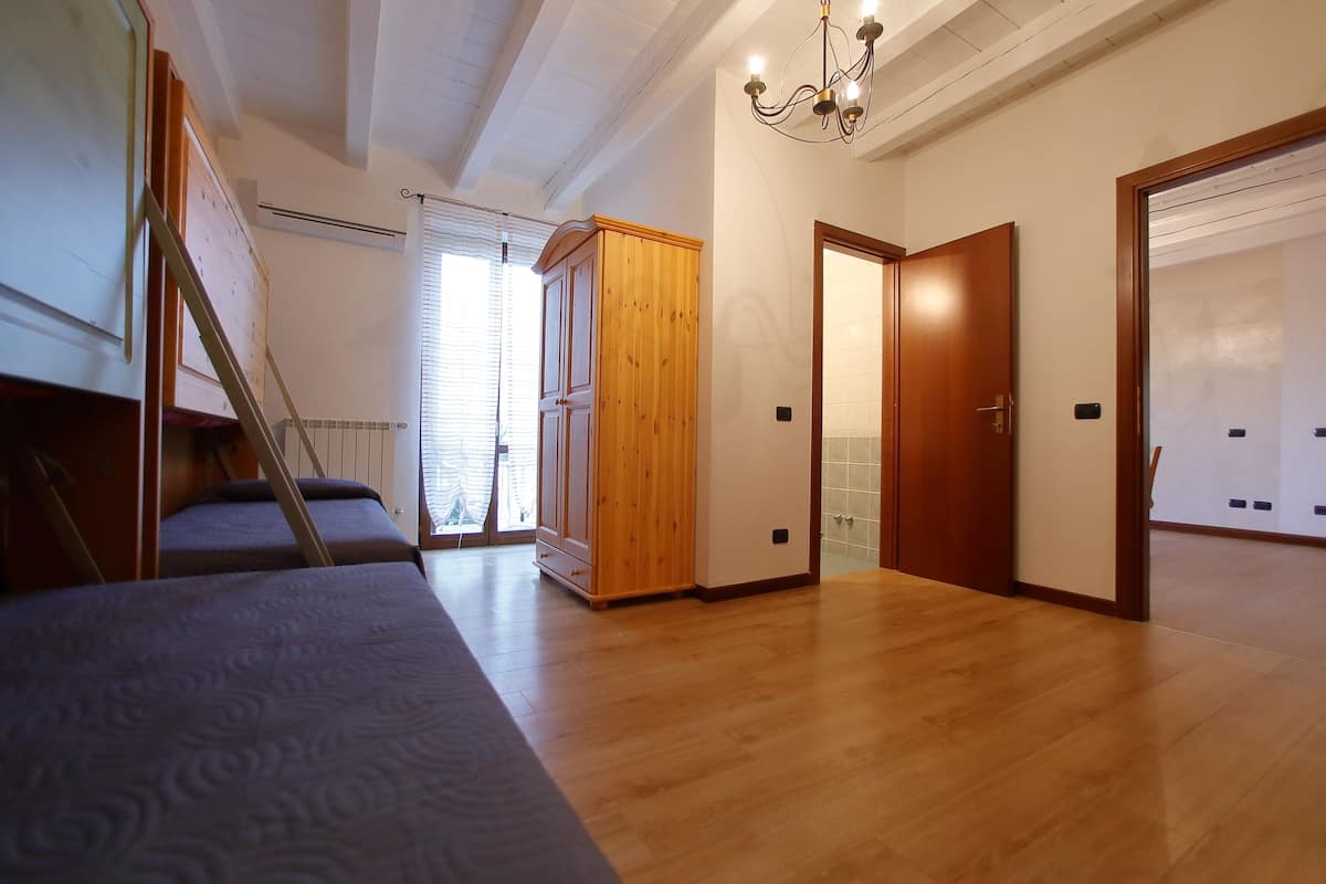 ซูพีเรียอพาร์ทเมนท์, หลายเตียง, 2 ห้องน้ำ (1st floor) | Wi-Fi ฟรี, ผ้าปูที่นอน