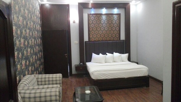 In-room safe, soundproofing, WiFi (free), bed sheets