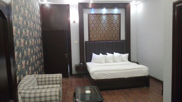 Caja de seguridad en la habitación y sistema de insonorización