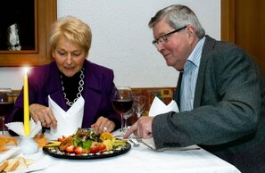 Breakfast, lunch and dinner served - Wellness Hotel Talblick (Schoemberg)