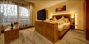 Hypo-allergenic bedding, in-room safe, desk, blackout drapes - Wellness Hotel Talblick (Schoemberg)