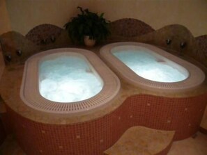 Tratamientos corporales, aromaterapia y masajes con piedras calientes 