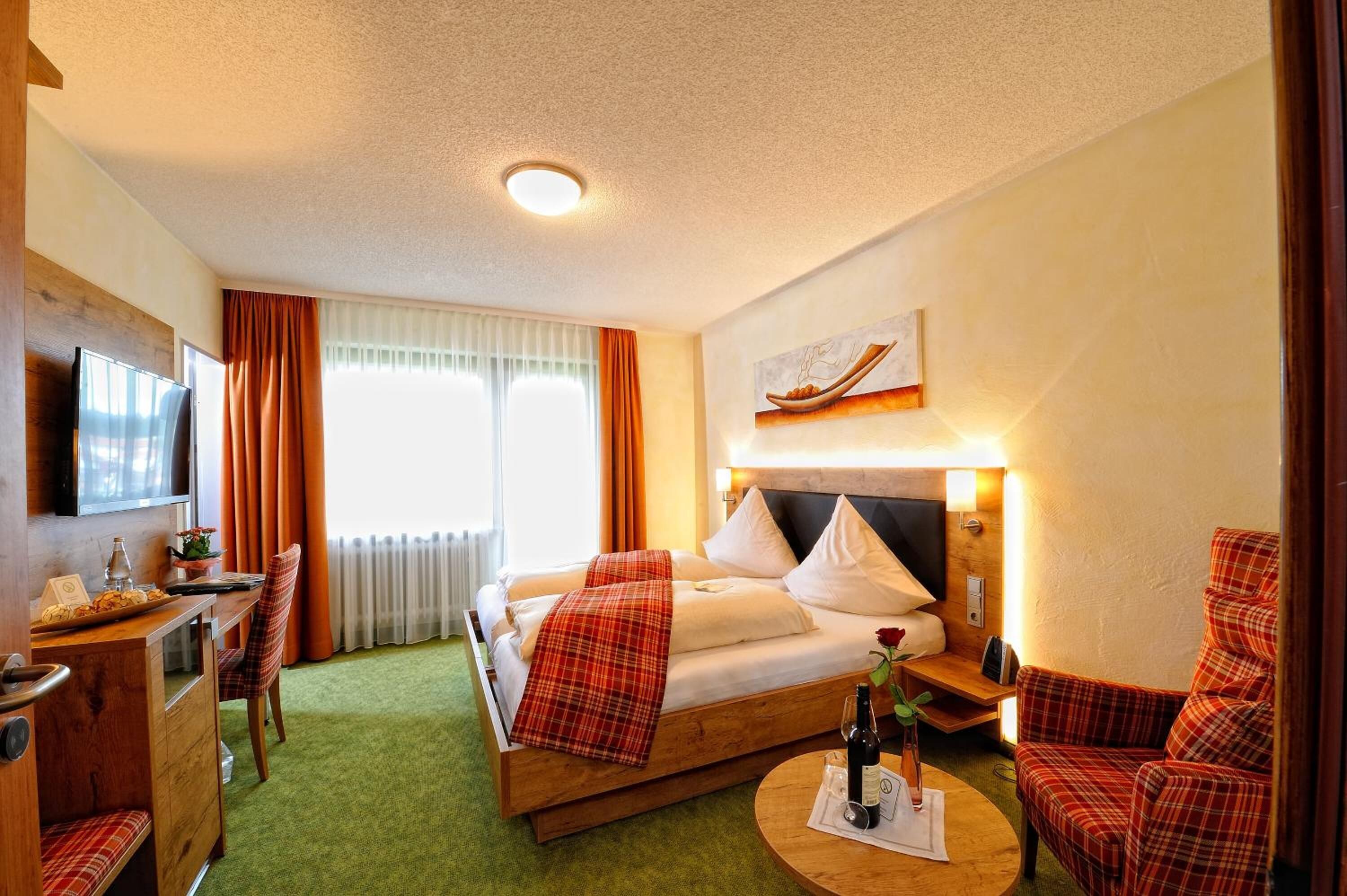 Hypo-allergenic bedding, in-room safe, desk, blackout curtains