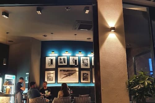 3 Bars/Lounges, 12 Strandbars