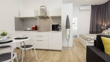 City-Studio | Eigene Küche | Kühlschrank, Mikrowelle, Herdplatte, Geschirrspüler