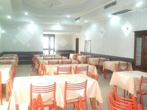 Lunch and dinner served - Hotel Celestina (Villapiana)