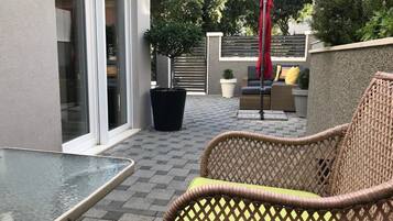 House | 2 bedrooms, Egyptian cotton sheets, premium bedding, down comforters