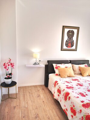 Apartemen, 1 kamar tidur | Tirai kedap cahaya, kedap suara, setrika/meja setrika, dan Wi-Fi gratis