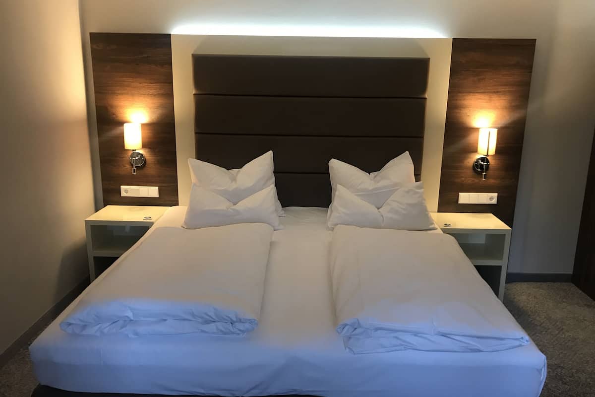 comfort double room, 1 double bed, non smoking | 1 bedroom, in-room safe, desk, blackout curtains