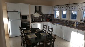 Comfort Villa, Sea View | Private kitchenette | Fridge, microwave, oven, stovetop