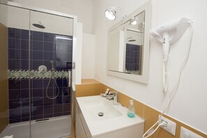 Double Room | Bathroom