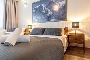 Suite familiar, 2 habitaciones (#1) | Cortinas blackout, cunas gratuitas, cuna de viaje y wifi gratis