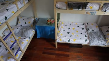 Blackout drapes, free WiFi, bed sheets