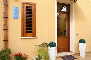 Property entrance - Coralia Bed and Breakfast (San Vito Lo Capo)