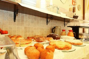 Free daily buffet breakfast  - Coralia Bed and Breakfast (San Vito Lo Capo)