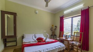 Executive Room, 1 King Bed, Non Smoking, Mountain View | WiFi (free) - Mountain Hut Resorts (Devikolam)