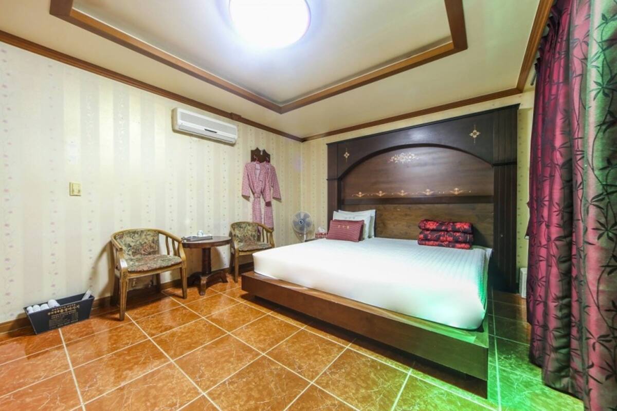 Standard Double Room | Desk, free WiFi