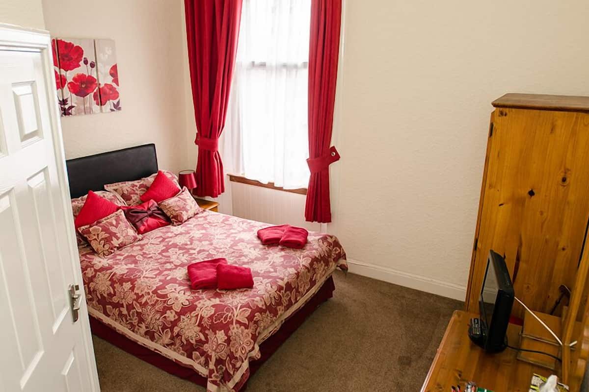 Double Room, Ensuite (Room 3) | Free WiFi