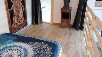 1 bedroom, individually decorated, free WiFi, bed sheets