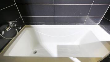 Deep-soaking bathtub