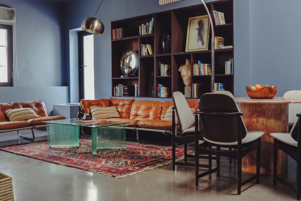 Suite, flere senger, byutsikt | Oppholdsområde | Plasma-TV og Netflix