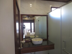 Bathroom sink - Queen's House (Luang Prabang)
