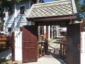 Property entrance - Queen's House (Luang Prabang)