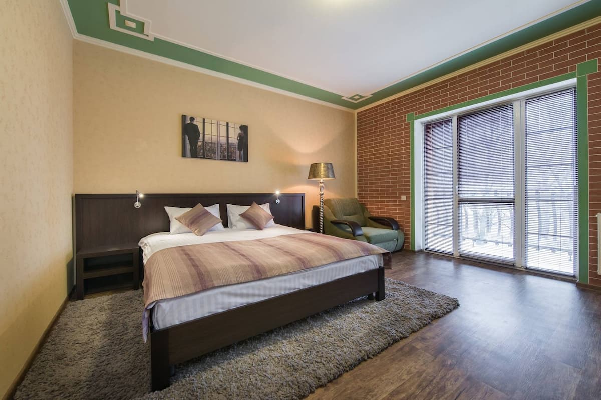 Standard Double Room | 1 bedroom, desk, laptop workspace, iron/ironing board