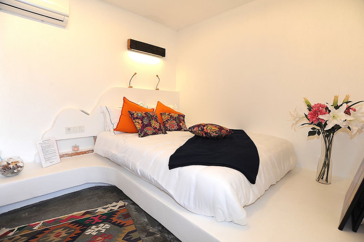 deluxe double room, garden view (bohem) | 1 bedroom, frette italian sheets, premium bedding, minibar
