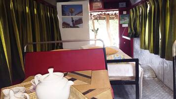 Bus Room | Iron/ironing board, free WiFi