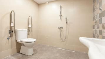 Shared Dormitory, Mixed Dorm, Ensuite | Bathroom | Shower, hair dryer, towels