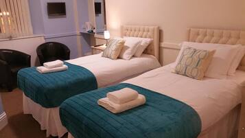 Bügeleisen/Bügelbrett, kostenloses WLAN, Bettwäsche