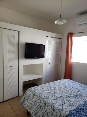 Apartemen Standar, 2 kamar tidur, Bebas Asap Rokok | 2 kamar tidur, brankas, tirai kedap cahaya, dan setrika/meja setrika