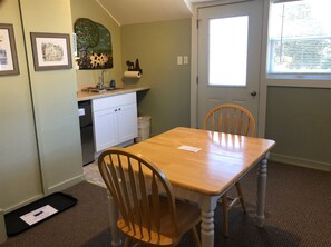 Dining - Suite Two at La Pointe Lodging (La Pointe)