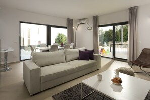 Flat-screen TV, fireplace - Villa Krnica (Marcana)