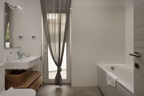 빌라 (Villa San Polo Max) | 욕실 | 샤워 시설, 무료 세면용품, 헤어드라이어, 비데