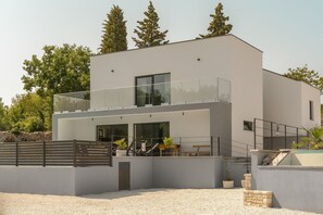 Biệt thự (Villa San Crystal) | Hiên